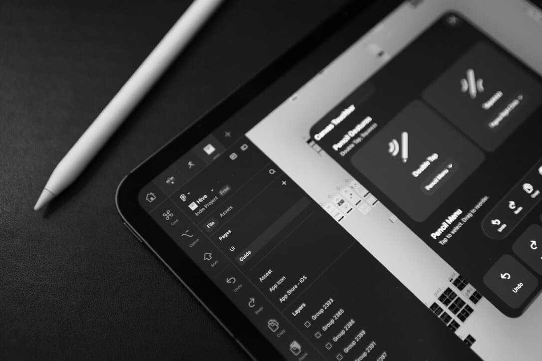 iPad 上的 Figgy 画布与 Pencil 菜单、Touchbar